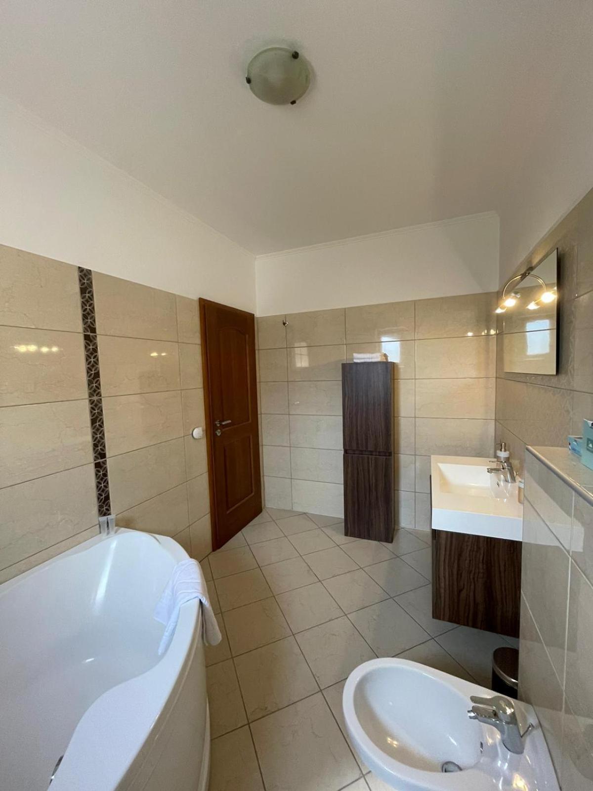 Apartment In The Villa Northern Dreams #1 Parking Included In Price Timisoara Esterno foto